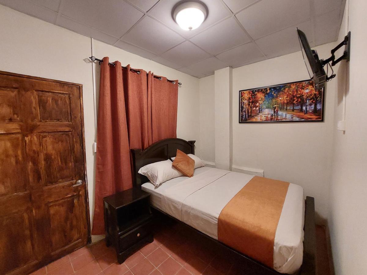 Hospedaje Los Lirios Chitre Bagian luar foto
