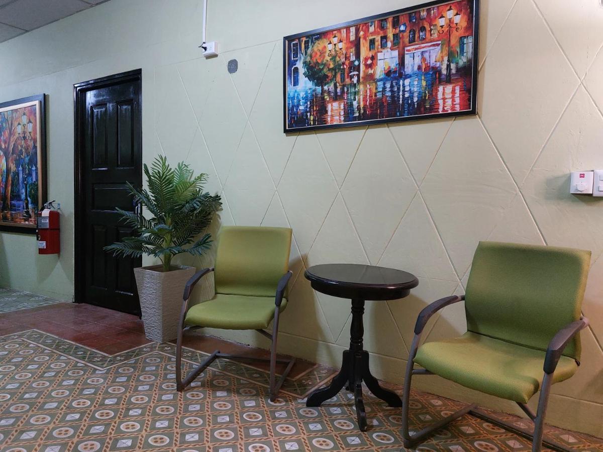 Hospedaje Los Lirios Chitre Bagian luar foto