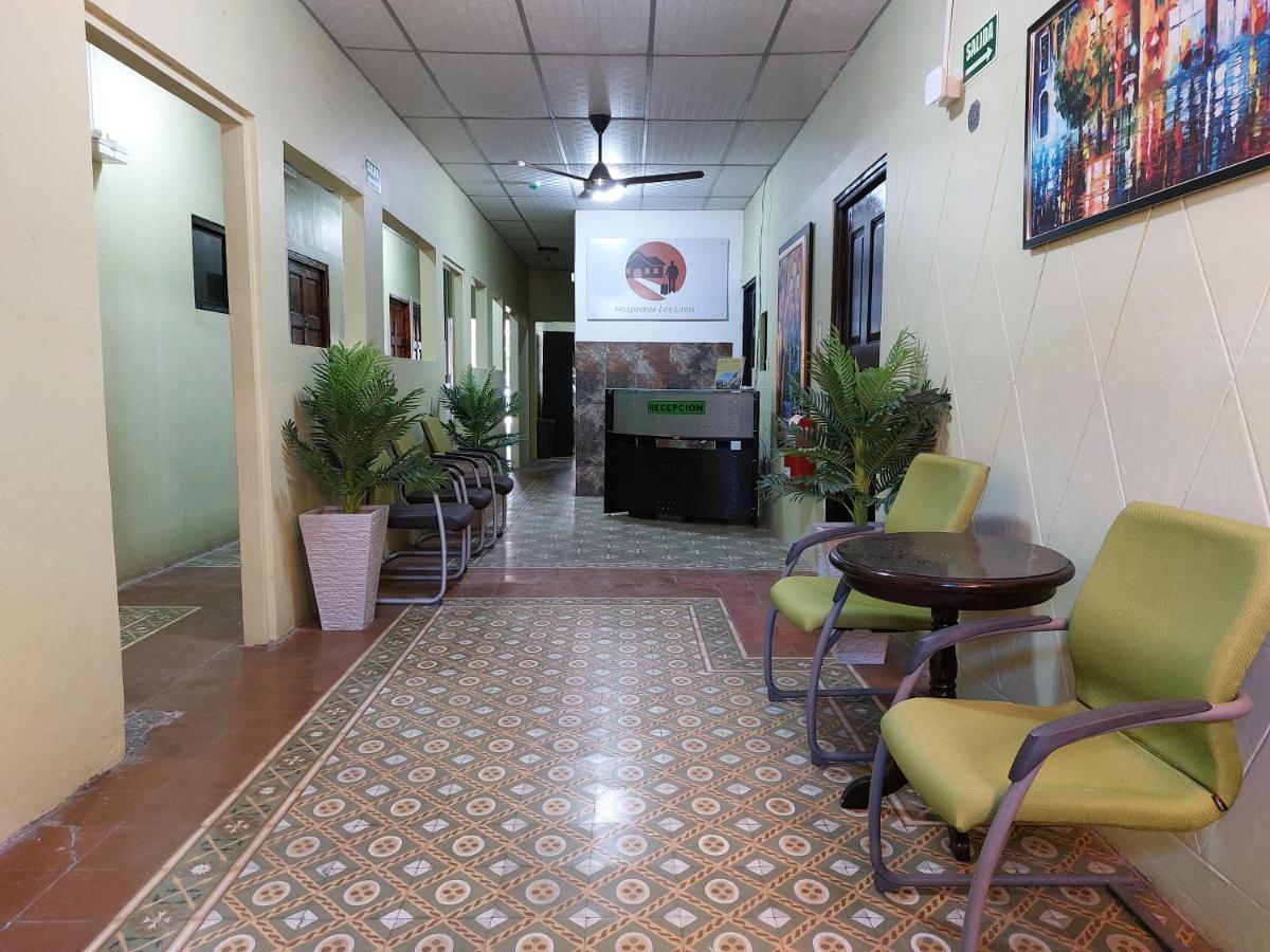 Hospedaje Los Lirios Chitre Bagian luar foto
