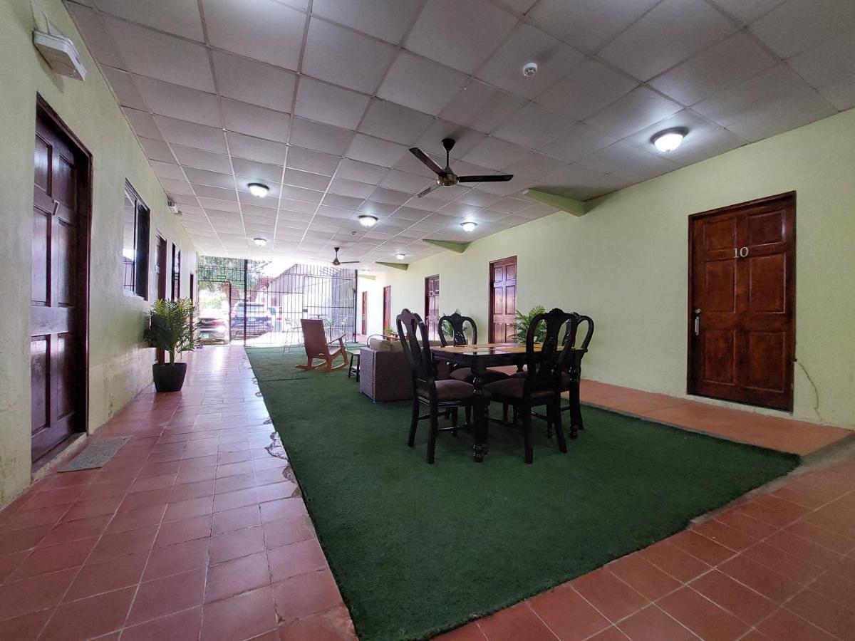 Hospedaje Los Lirios Chitre Bagian luar foto