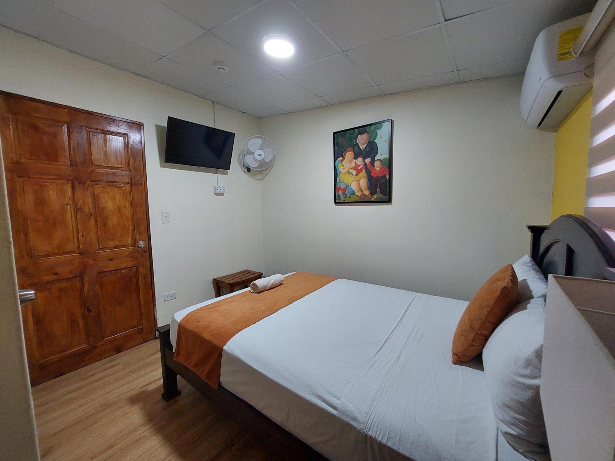 Hospedaje Los Lirios Chitre Bagian luar foto